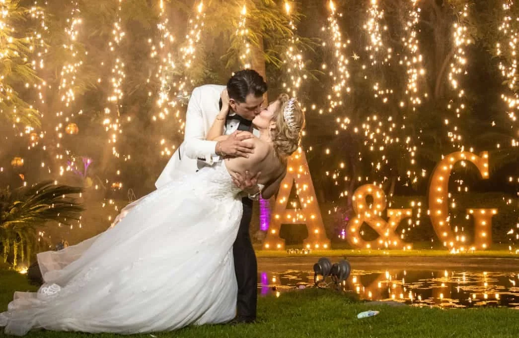 Boda con luces en Jardín Ramayana